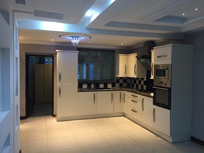 4 Bedroom Terraced House To Rent In Parry Green South, Langley, Slough, SL3