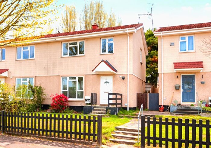 3 Bedroom Semi Detached House For Sale In Halcot Avenue, Bexleyheath, Kent, DA6