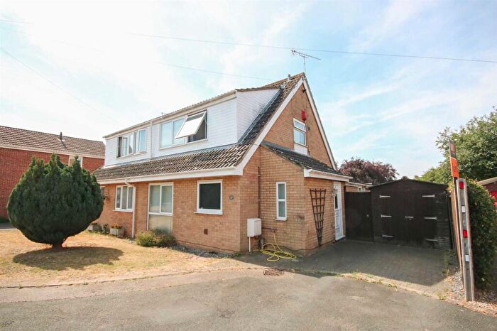 3 Bedroom Semi-Detached House For Sale In Drinkwater Close, Newmarket, CB8