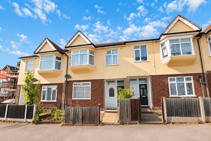 2 Bedroom Flat For Sale In Hornchurch, RM11