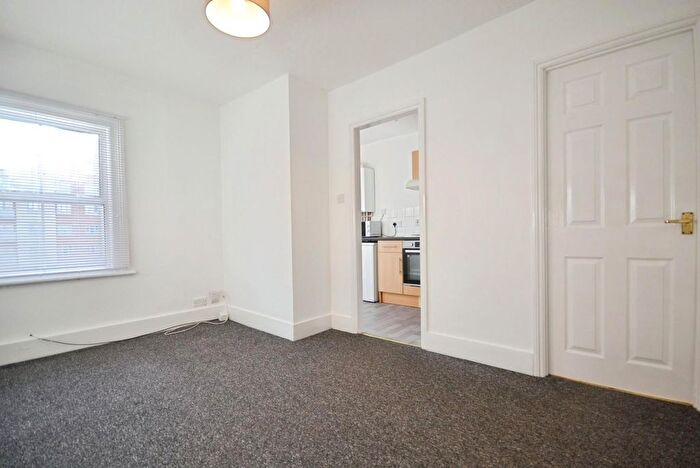 1 Bedroom Flat To Rent In Norwood Road, Reading, RG1