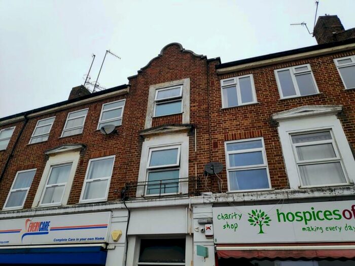 2 Bedroom Flat To Rent In Western Parade, Reigate, RH2