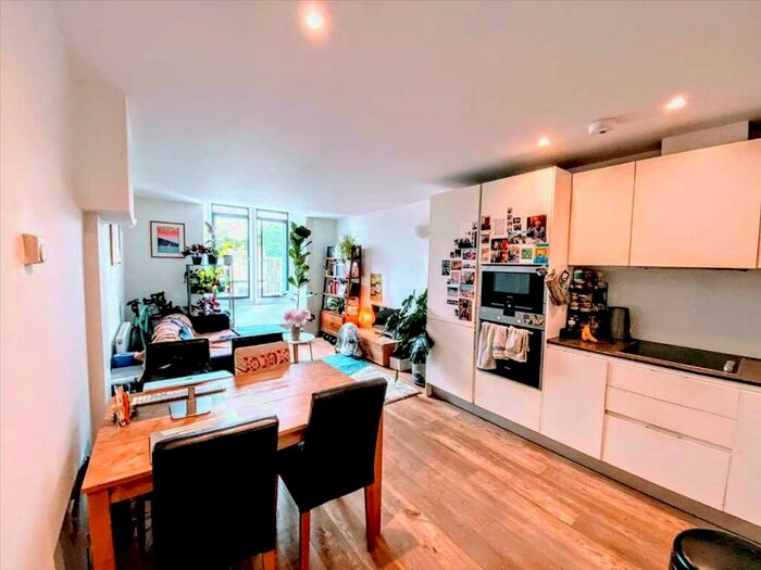 1 Bedroom Apartment To Rent In Samuel Baines House, Mundania Road, East Dulwich, SE22