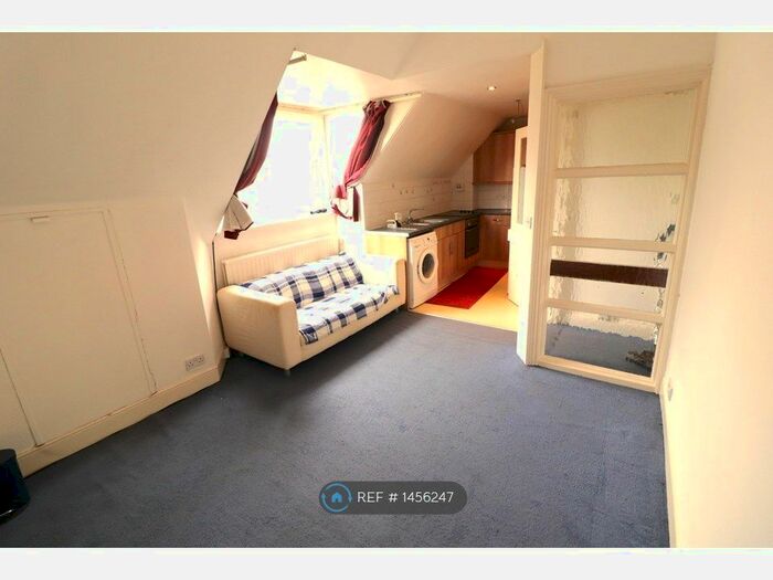 1 Bedroom Flat To Rent In Craignish Avenue, London, SW16