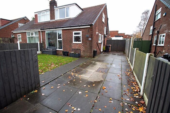 4 Bedroom Semi Detached Bungalow For Sale In Trent Way, Kearsley, Bolton, BL4