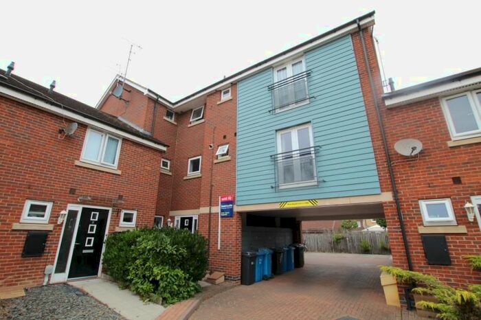 1 Bedroom Flat To Rent In Sandwell Park, Kingswood, HU7