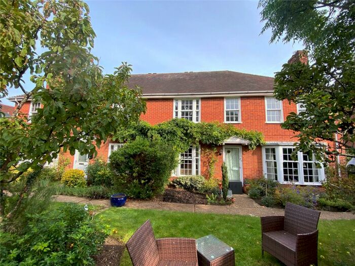 2 Bedroom Apartment To Rent In Waverley Close, Waverley Lane, Farnham, Surrey, GU9