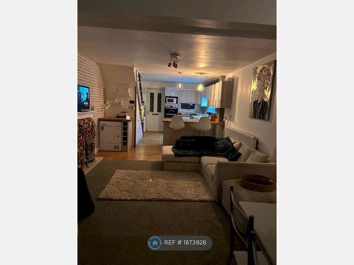 2 Bedroom Terraced House To Rent In Hillcroft, Portslade, BN41