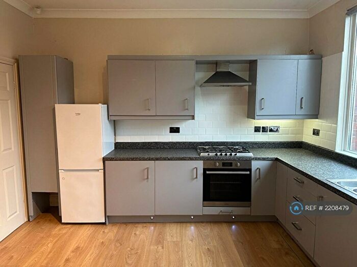 4 Bedroom Terraced House To Rent In Cross Flatts Mount, Leeds, LS11