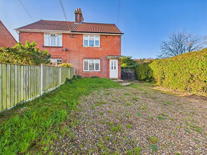 3 Bedroom Semi-detached House For Sale In Top Common, East Runton, NR27