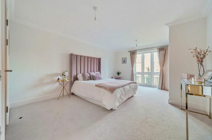 2 Bedroom Flat To Rent In Debden House, Fallow Drive, Newport, Saffron Walden, CB11