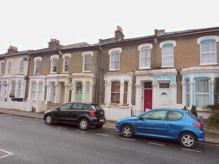 2 Bedroom Flat To Rent In Rattray Road, London, SW2