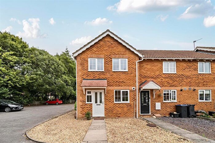 3 Bedroom End Of Terrace House For Sale In Waterside Park, Devizes, SN10