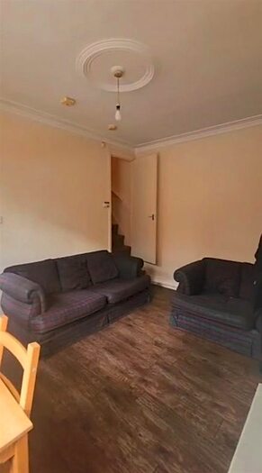 2 Bedroom Property To Rent In Harold Walk, Hyde Park, Leeds, LS6