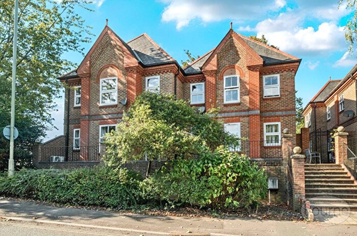 2 Bedroom Flat To Rent In Draymans Way, Alton, Hampshire, GU34
