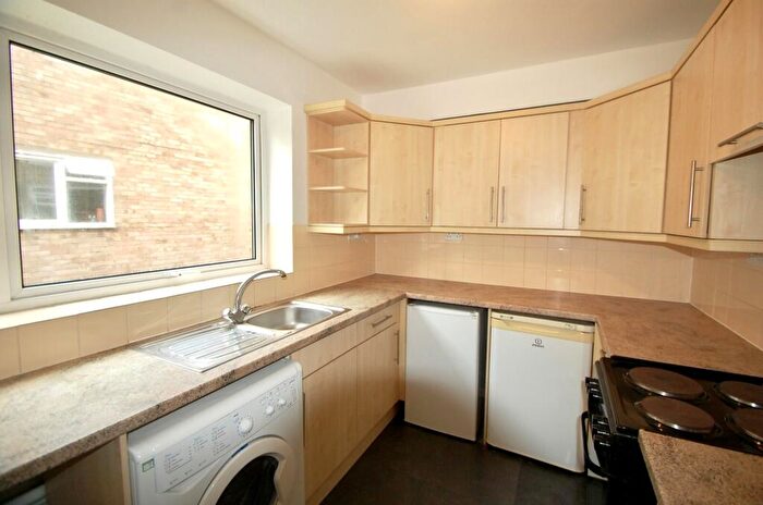1 Bedroom Apartment To Rent In Carshalton Grove, Sutton, SM1