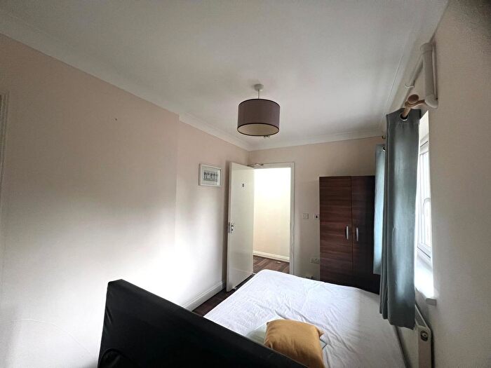 7 Bedroom Semi-detached House To Rent In Central Avenue, Hayes, UB3