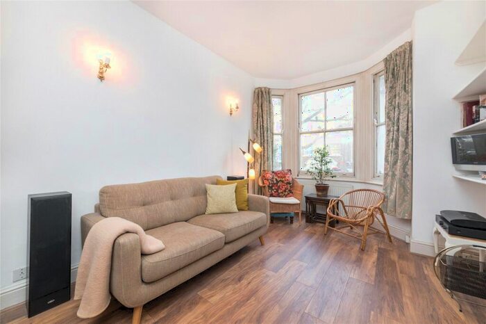 2 Bedroom Flat To Rent In College Place, Camden, NW1