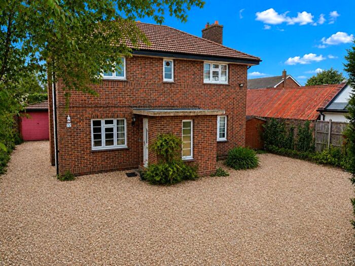 4 Bedroom Detached House For Sale In Dunstable Road, Toddington, Bedfordshire, LU5