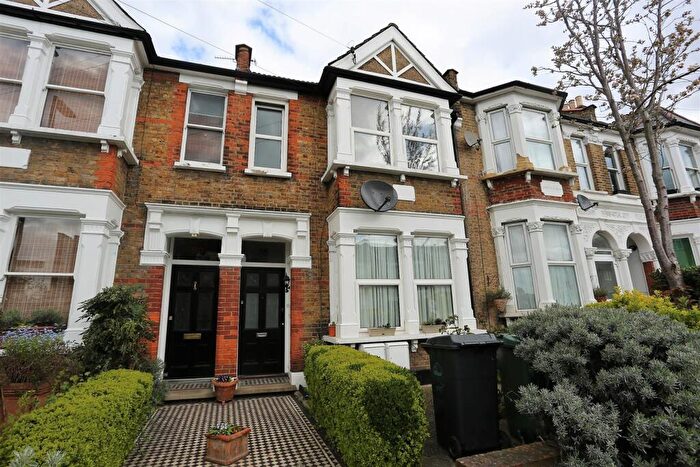 2 Bedroom Flat To Rent In Orford Road, Walthamstow, London, E17