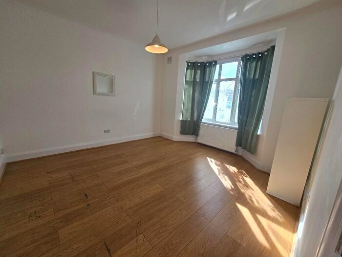 2 Bedroom Flat To Rent In Bromley Road, London, SE6