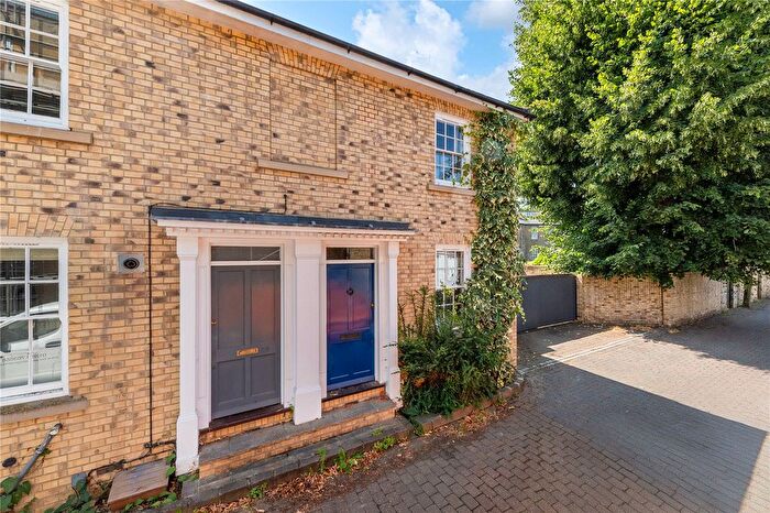 2 Bedroom Detached House For Sale In Willow Walk, Cambridge, Cambridgeshire, CB1
