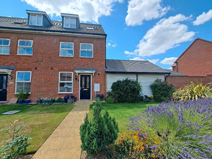 3 Bedroom End Of Terrace House For Sale In Woodpecker Way, Hythe, Kent, CT21