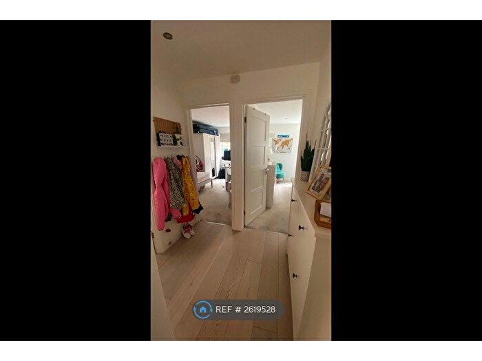 2 Bedroom Flat To Rent In Adelaide Road, Surbiton, KT6
