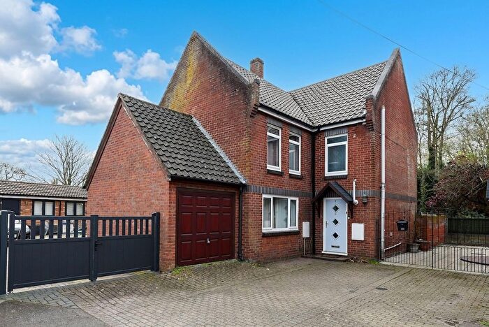 3 Bedroom Detached House For Sale In Castle Hill Court, Huntingdon, PE29