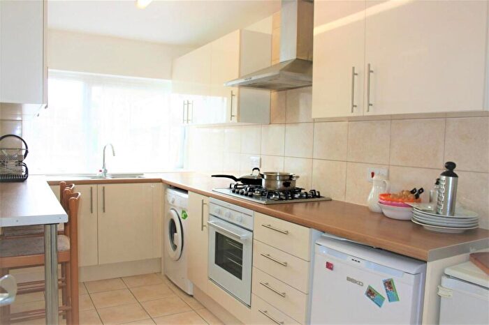 2 Bedroom Flat To Rent In Regal Court, HA0