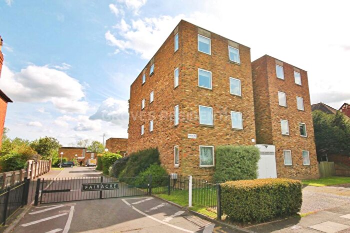 2 Bedroom Flat To Rent In Acacia Grove, New Malden, KT3