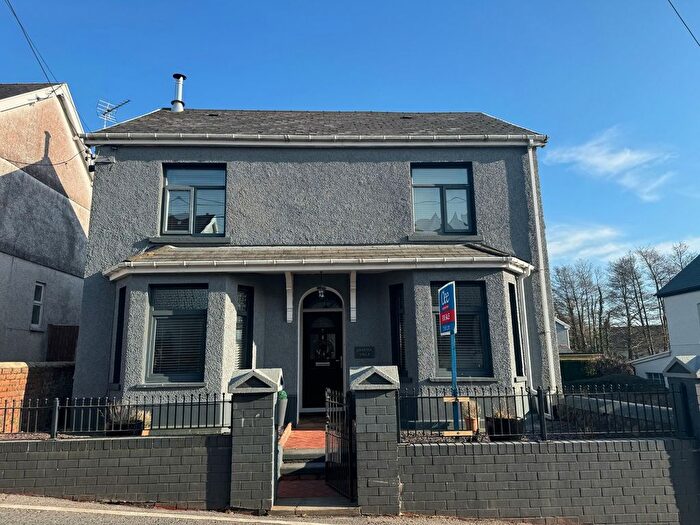 4 Bedroom Detached House For Sale In Kings Road, Llandybie, Ammanford, Carmarthenshire., SA18