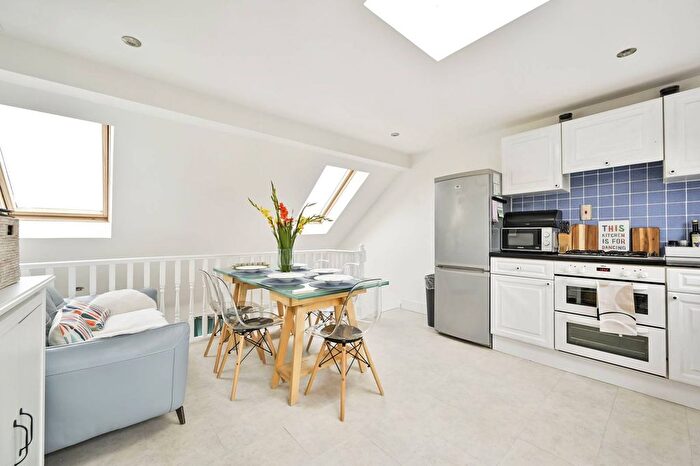 2 Bedroom Flat To Rent In Bronsart Road, Fulham, London, SW6