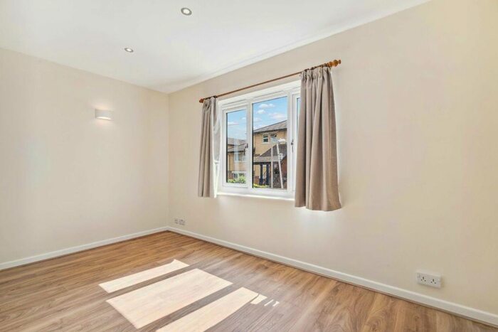 1 Bedroom Flat To Rent In St. Benedicts Close, London, SW17
