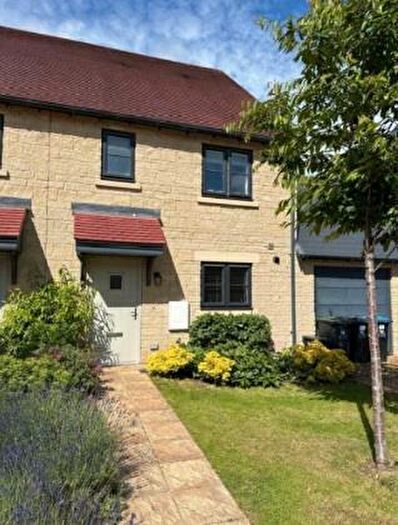 3 Bedroom Semi-Detached House To Rent In Bradwell Drive, Carterton, OX18