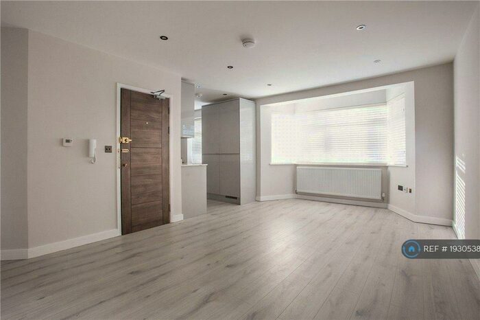 2 Bedroom Flat To Rent In Wentworth Park, London, N3