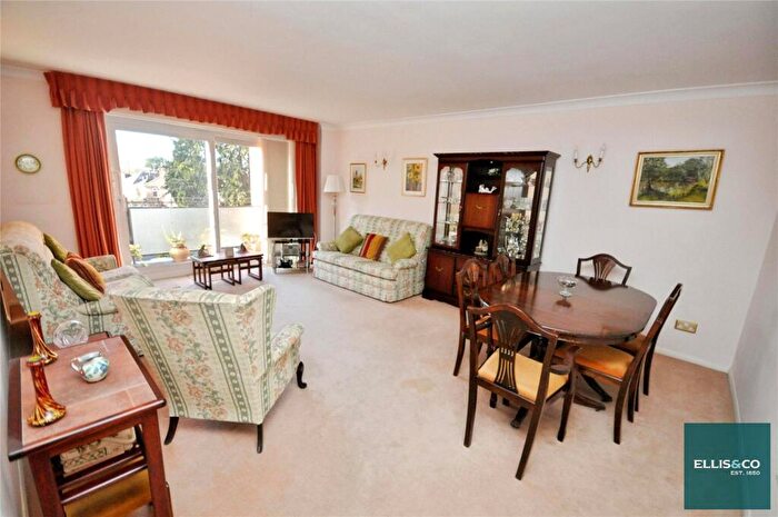 2 Bedroom Apartment For Sale In Dollis Avenue, Finchley, N3
