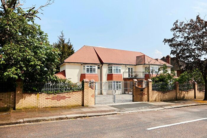 8 Bedroom Detached House For Sale In Weymouth Avenue, Mill Hill, NW7