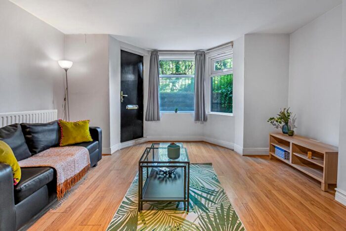 2 Bedroom Flat To Rent In St Johns Terrace, Leeds, LS3