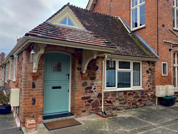 2 Bedroom Bungalow To Rent In Staplegrove, Taunton, TA2