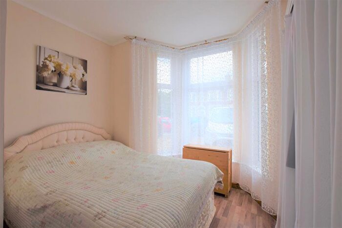 1 Bedroom Flat To Rent In Elgin Road, Seven Kings, IG3