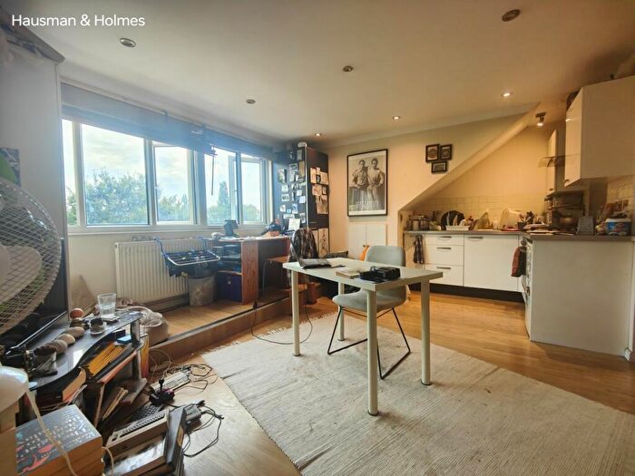 Flat To Rent In Park Road, Hendon, NW4