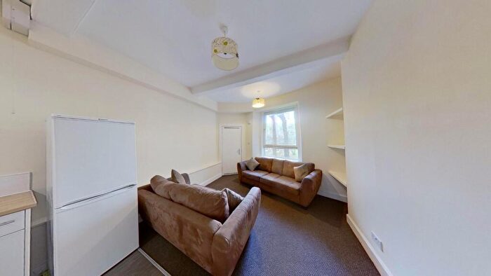 3 Bedroom Flat To Rent In () Dalry Road, Edinburgh, EH11