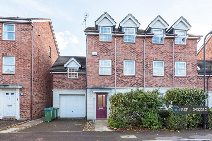 4 Bedroom Semi-Detached House To Rent In Avro Close, Southampton, SO15
