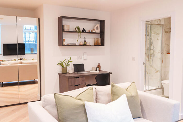 Apartment To Rent In Apt, Churchill House Residence #, LG09