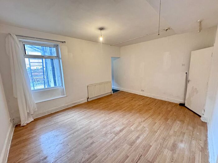 1 Bedroom Apartment To Rent In Gregory Boulevard, Forest Fields, NG7