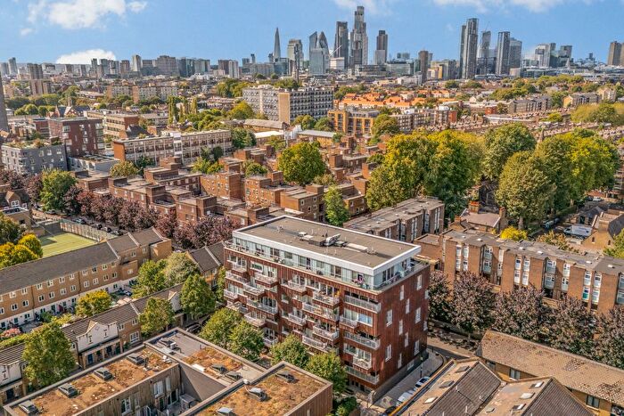 1 Bedroom Flat For Sale In Claremont Court, Copperfield Mews, London, E2