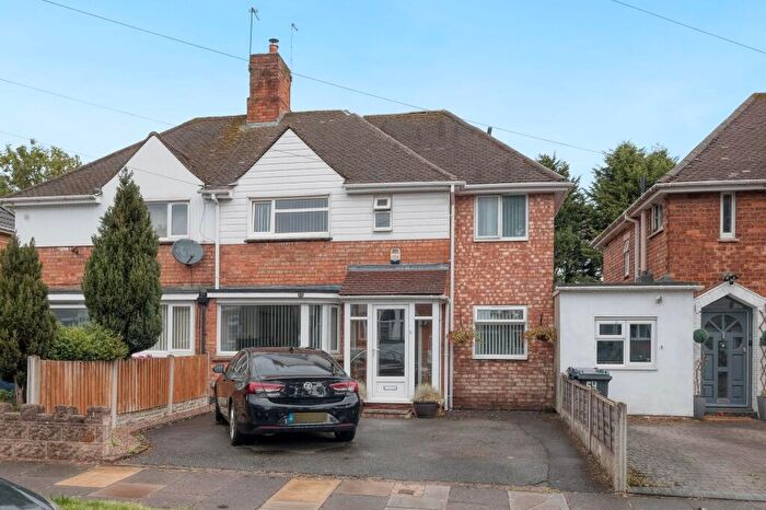 3 Bedroom Semi-Detached House For Sale In Hill Top Road, Birmingham, B31