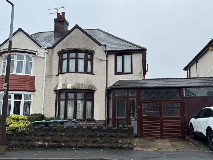 3 Bedroom Semi-Detached House To Rent In Charlemont Avenue, West Bromwich, West Midlands, B71