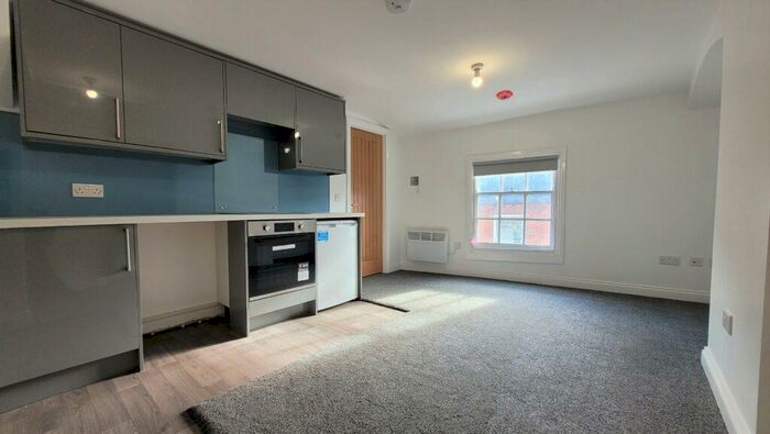 1 Bedroom Apartment To Rent In Parsons Street, Banbury, Oxon, OX16